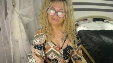 Snapshot of ariannesexy chatting on July 7, 7:29 pm ArianeSexy online show from July 7, 7:29 pm