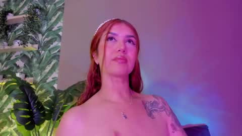 ariarusso_ online show from May 14, 10:49 pm