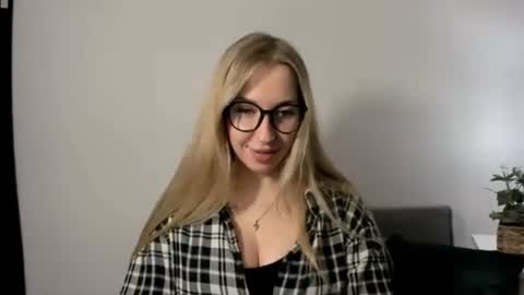 Aria online show from March 15, 7:25 am