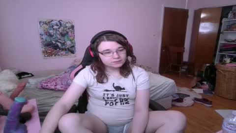 Ariathebrat online show from May 8, 9:20 pm