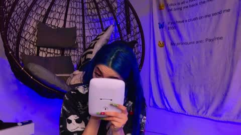 Snapshot of ariavossx chatting on April 4, 8:39 pm Aria online show from April 4, 8:39 pm