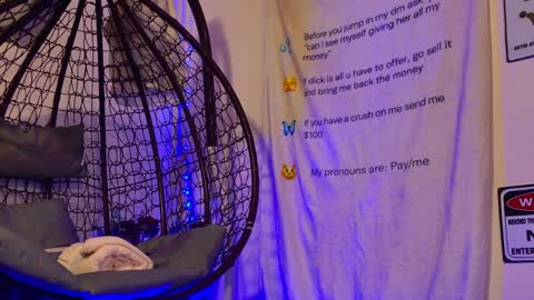 Snapshot of ariavossx chatting on April 5, 8:39 pm Aria online show from April 5, 8:39 pm