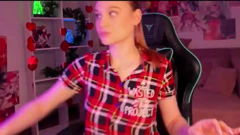 Aria online show from December 14, 9:25 am