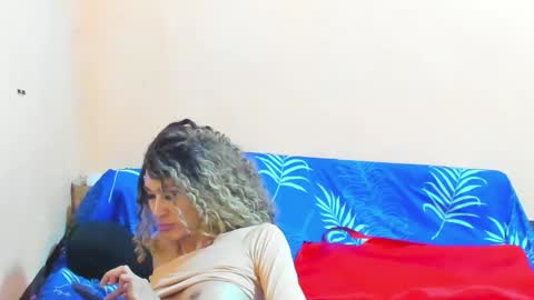 Snapshot of ariba_aribats chatting on December 4, 8:51 pm VAL online show from December 4, 8:51 pm