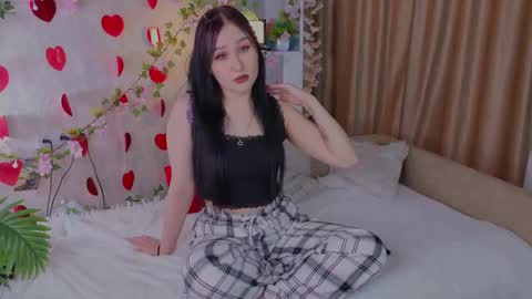 Snapshot of ariellemckoon chatting on February 25, 5:06 am Dee online show from February 25, 5:06 am