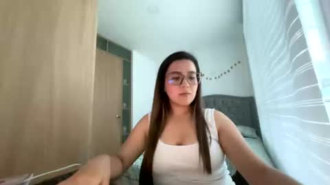 Snapshot of arielrose1022 chatting on June 16, 10:56 pm Ariel Rose online show from June 16, 10:56 pm