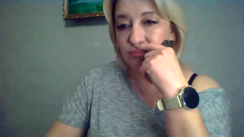 Snapshot of arielxloveresss chatting on October 4, 8:56 am ArielXLoveresss online show from October 4, 8:56 am