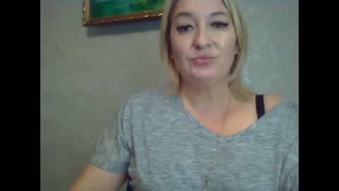 Snapshot of arielxloveresss chatting on October 16, 3:13 pm ArielXLoveresss online show from October 16, 3:13 pm
