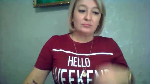 Snapshot of arielxloveresss chatting on October 19, 6:58 am ArielXLoveresss online show from October 19, 6:58 am