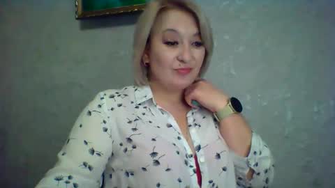 Snapshot of arielxloveresss chatting on November 7, 5:18 am ArielXLoveresss online show from November 7, 5:18 am