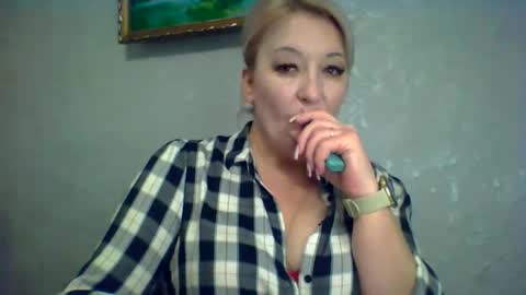 Snapshot of arielxloveresss chatting on November 8, 10:15 am ArielXLoveresss online show from November 8, 10:15 am