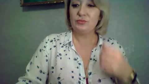 Snapshot of arielxloveresss chatting on November 9, 10:35 am ArielXLoveresss online show from November 9, 10:35 am