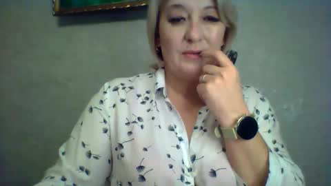 Snapshot of arielxloveresss chatting on November 10, 10:42 pm ArielXLoveresss online show from November 10, 10:42 pm