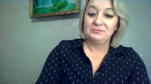 Snapshot of arielxloveresss chatting on November 12, 8:37 am ArielXLoveresss online show from November 12, 8:37 am