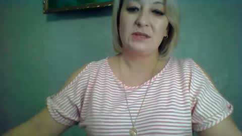 Snapshot of arielxloveresss chatting on November 18, 11:03 am ArielXLoveresss online show from November 18, 11:03 am