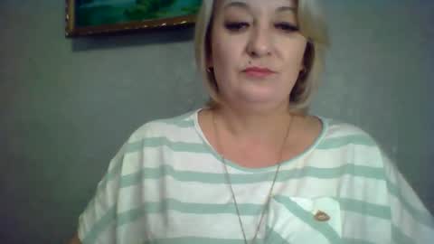 Snapshot of arielxloveresss chatting on November 20, 8:36 am ArielXLoveresss online show from November 20, 8:36 am