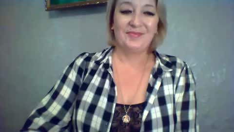 Snapshot of arielxloveresss chatting on November 25, 8:36 am ArielXLoveresss online show from November 25, 8:36 am
