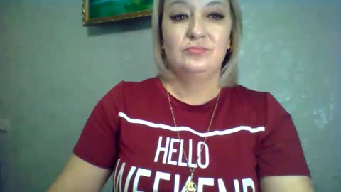 Snapshot of arielxloveresss chatting on November 29, 8:17 am ArielXLoveresss online show from November 29, 8:17 am