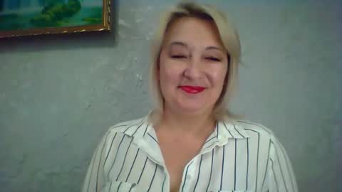 Snapshot of arielxloveresss chatting on June 1, 8:27 am ArielXLoveresss online show from June 1, 8:27 am