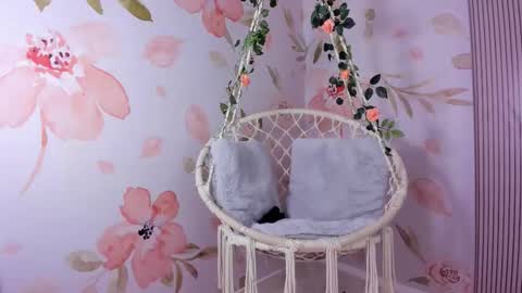 Snapshot of arietta_skinny chatting on February 1, 12:04 pm Arietta online show from February 1, 12:04 pm