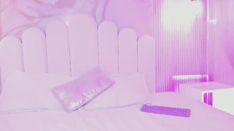 Snapshot of arietta_skinny chatting on June 21, 4:53 pm Arietta online show from June 21, 4:53 pm