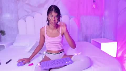 Snapshot of arietta_skinny chatting on June 26, 3:05 pm Arietta online show from June 26, 3:05 pm