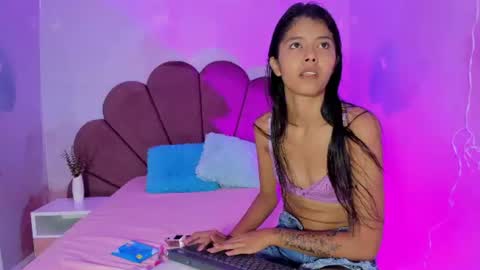 Snapshot of arietta_skinny chatting on July 10, 1:58 pm Arietta online show from July 10, 1:58 pm