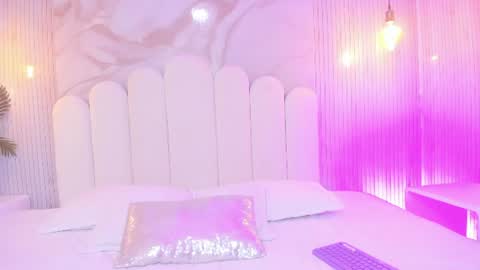 Snapshot of arietta_skinny chatting on July 15, 2:55 pm Arietta online show from July 15, 2:55 pm