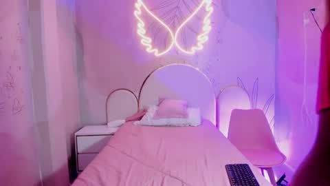 Snapshot of arietta_skinny chatting on July 16, 4:57 pm Arietta online show from July 16, 4:57 pm