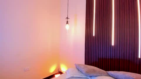  Arianna  online show from April 4, 3:53 pm