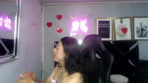 Snapshot of arimeraki_v chatting on May 30, 3:03 am Hi Stream 1000pm to 600am online show from May 30, 3:03 am