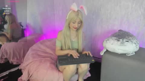 Ariel online show from November 20, 12:05 pm