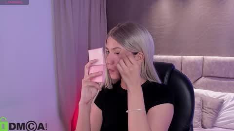 Ari  online show from February 1, 2:32 am