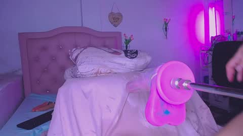 Snapshot of arishott chatting on May 18, 4:07 am ArisSPEED UP MY FUCK MACHINE AND MAKE ME CUM online show from May 18, 4:07 am