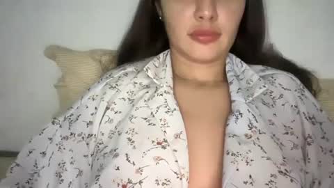 Snapshot of arivelle chatting on November 20, 7:35 pm arivelle online show from November 20, 7:35 pm