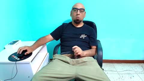 arnelux72 online show from November 13, 6:23 am