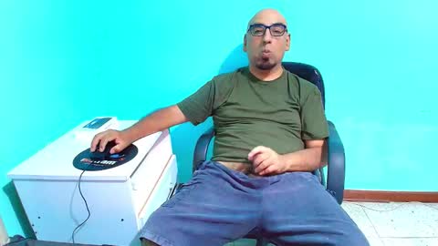 arnelux72 online show from February 18, 5:36 am