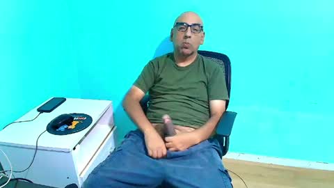 arnelux72 online show from April 19, 5:29 am