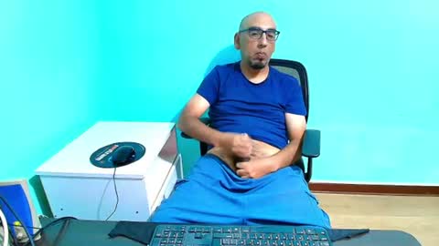 arnelux72 online show from August 7, 6:15 am