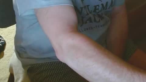 Snapshot of arnie12 chatting on October 25, 12:13 pm Arnie  online show from October 25, 12:13 pm