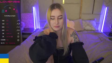 Snapshot of arolinanight chatting on December 11, 5:00 am AROLINA online show from December 11, 5:00 am