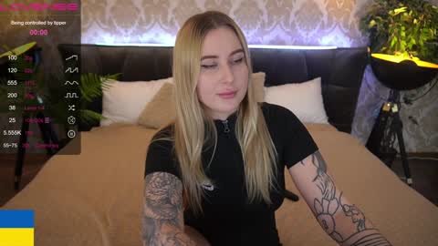 Snapshot of arolinanight chatting on December 12, 2:48 am AROLINA online show from December 12, 2:48 am