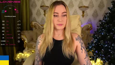 Snapshot of arolinanight chatting on December 20, 9:28 pm AROLINA online show from December 20, 9:28 pm