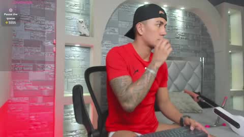 ARON BOLT online show from January 28, 2:31 pm