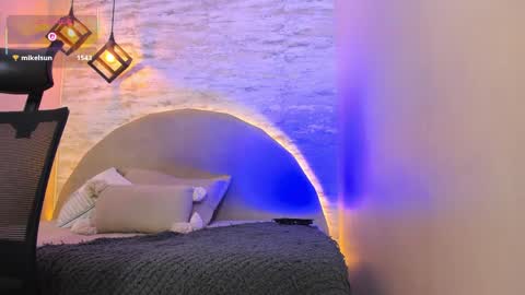 ARON BOLT online show from March 29, 5:02 pm