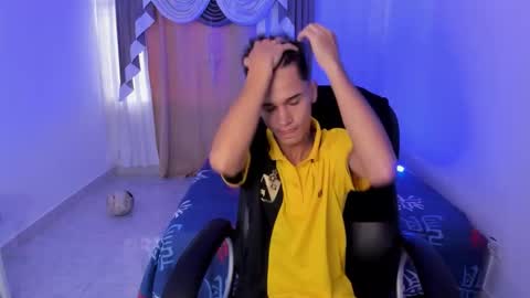 Aaron online show from November 14, 8:51 pm