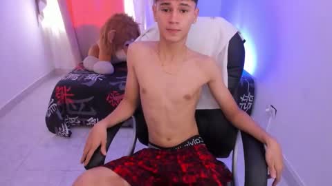 Aaron online show from February 4, 8:14 pm