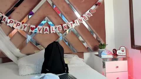 Aron cruz  online show from February 17, 12:45 pm