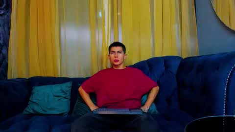 Snapshot of aron_pulse chatting on January 12, 1:38 pm aron_pulse online show from January 12, 1:38 pm