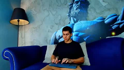 Snapshot of aron_pulse chatting on January 13, 1:27 pm aron_pulse online show from January 13, 1:27 pm